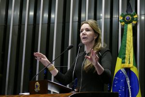 Read more about the article Senadora Vanessa Grazziotin (PCdoB) prepara ação na justiça para barrar privatização da Eletrobras