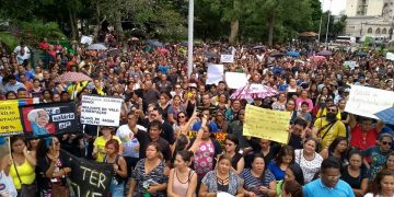 Professores criticam Amazonino por todo o Estado