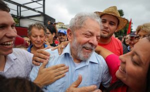 Leia mais sobre o artigo O poste de Lula é o favorito