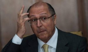Eleição de Bolsonaro levaria o Brasil ao caos, diz Alckmin