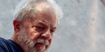 Lula pode trocar a dignidade por uma tornozeleira