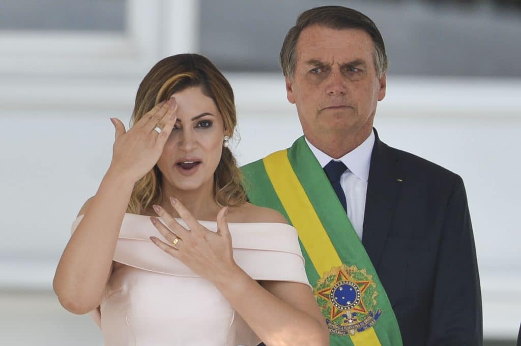 Você está visualizando atualmente Michelle Bolsonaro será investigada pela Receita Federal