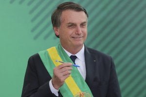 Leia mais sobre o artigo Governo Bolsonaro anuncia novo logo e slogan: “Pátria Amada, Brasil”
