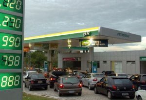 Leia mais sobre o artigo Preços de combustíveis variam e gasolina comum é vendida entre R$ 3,39 e R$ 3,89