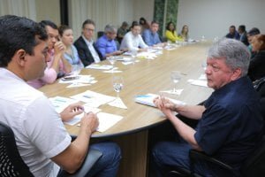 Read more about the article “A saúde do interior também nos preocupa muito”, diz Wilson Lima em reunião com prefeitos do interior
