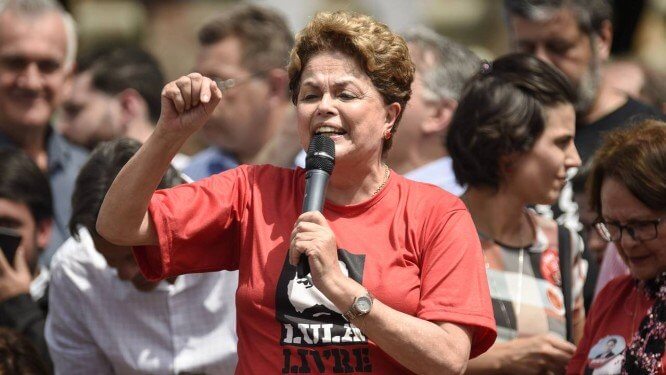 Você está visualizando atualmente Dilma Rousseff quer pensão de mais de 10 mil reais