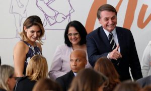 Leia mais sobre o artigo Bolsonaro diz: “Pela primeira vez número de ministros e ministras estão equilibrados”