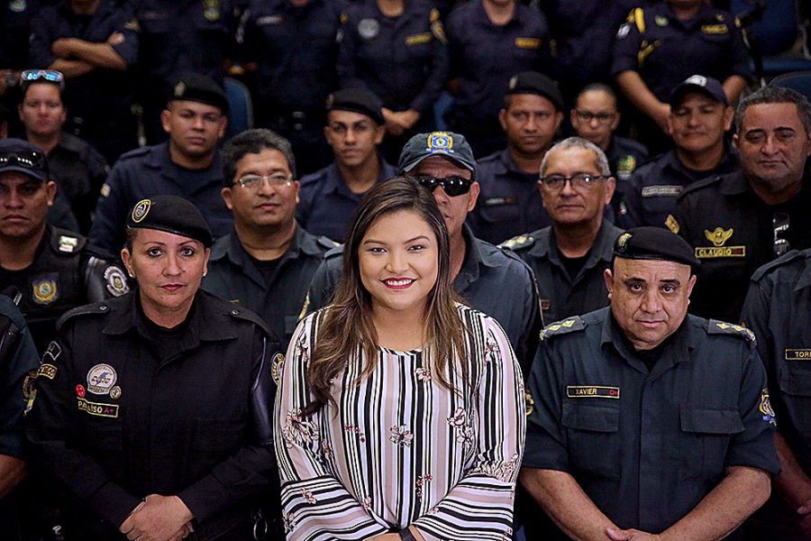 Você está visualizando atualmente Deputada e protetora dos animais, Joana Darc é nomeada Madrinha das Guardas Municipais do Amazonas