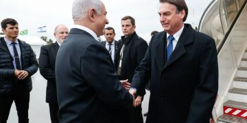 Presidente Jair Bolsonaro chega a Israel e defende parcerias em segurança e defesa