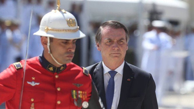 Você está visualizando atualmente Presidente Bolsonaro afirma, “Democracia e liberdade só existem quando as Forças Armadas querem”