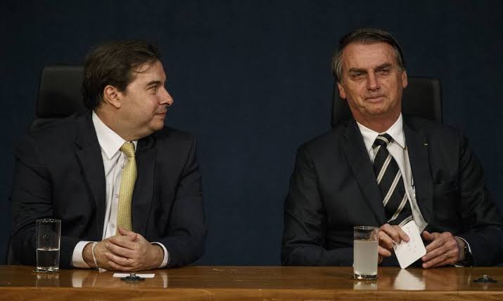 Você está visualizando atualmente Bolsonaro e Rodrigo Mais discutem sobre a previdência no Alvorada