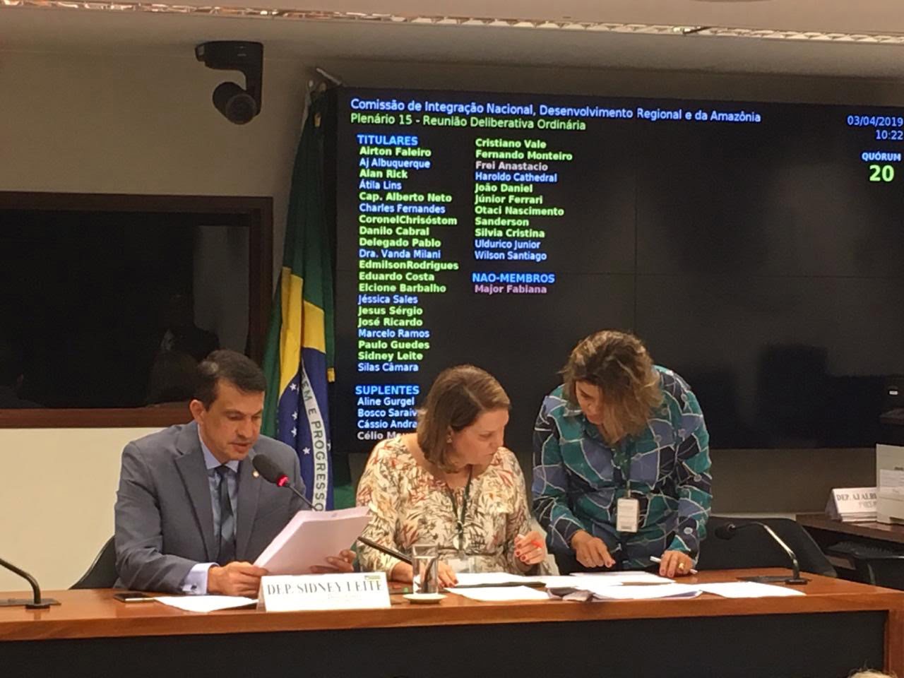 Você está visualizando atualmente Câmara Federal irá debater em Audiências públicas internet e certificação de pistas de pouso na Amazônia