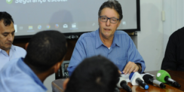 Luiz Castro reafirma compromisso do Governo com pagamento da data-base dos servidores da Educação