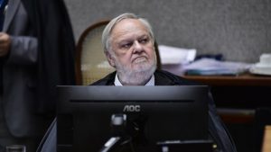 Read more about the article Relator no STJ vota por manter condenação, mas pena reduzida de Lula