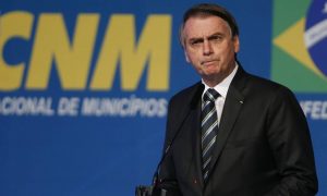 Presidente Bolsonaro promete aumentar repasse de recursos para municípios