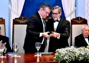 Read more about the article Josué Neto é homenageado com Medalha do Centenário da Academia Amazonense de Letras