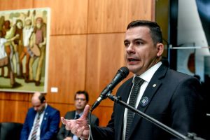 Leia mais sobre o artigo Deputado Alberto Neto instala Frente Parlamentar com adesão de mais de 200 parlamentares