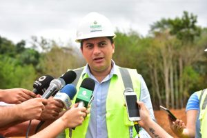 Read more about the article Governador assina ordem de serviço para recuperar estrada e reinaugura terminal turístico fluvial