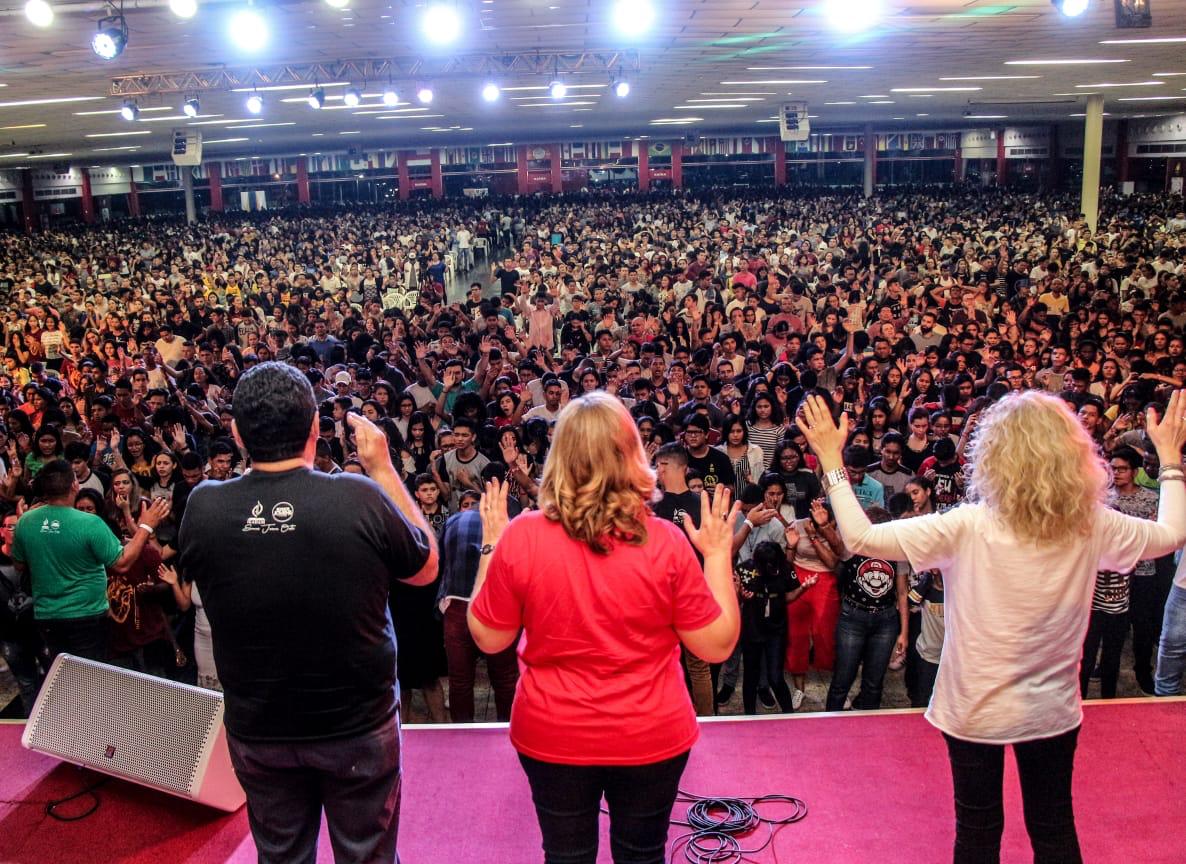 Você está visualizando atualmente Mais de 10 mil jovens do IEADAM dão “benção” ao presidente Bolsonaro