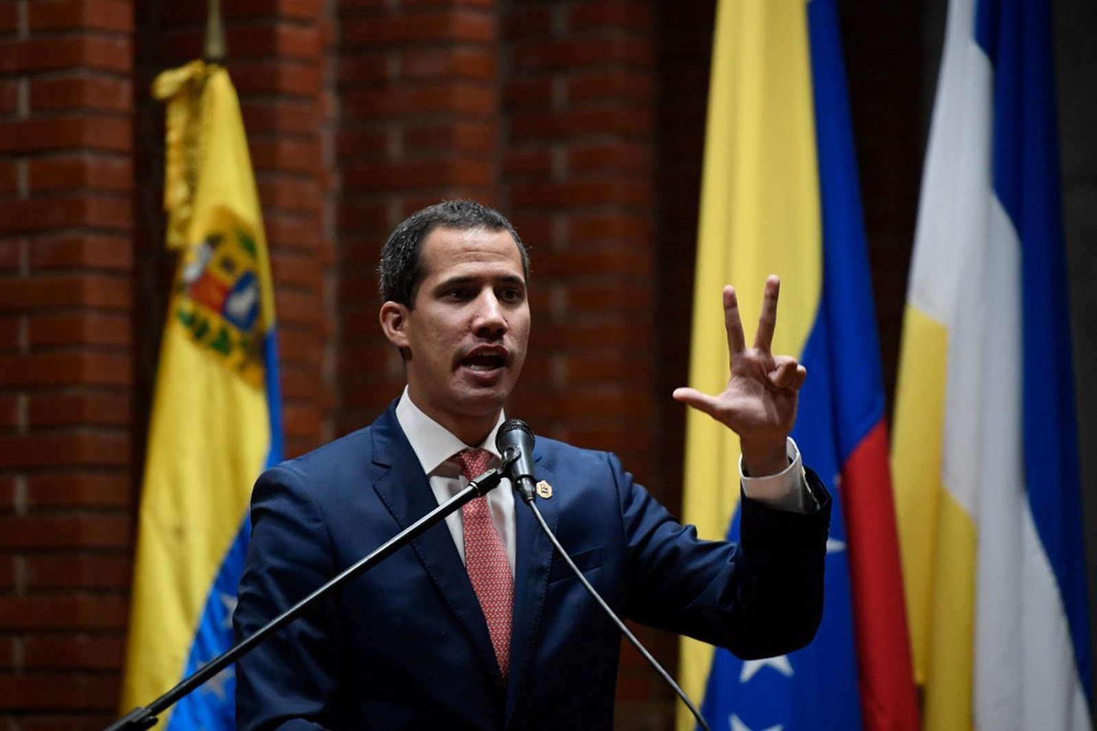 Você está visualizando atualmente Juan Guaidó diz que governo de Maduro chegará ao fim em 2019