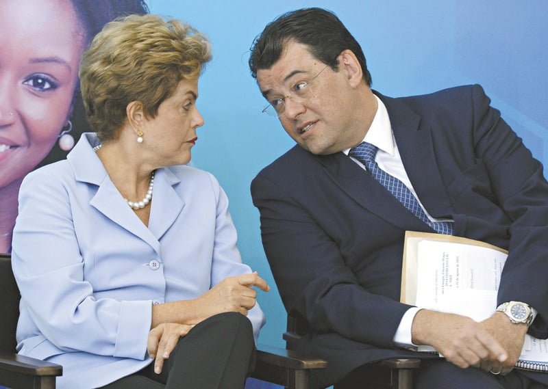 Você está visualizando atualmente Palocci afirma que senadores do MDB receberam propina de J&F para apoiar Dilma