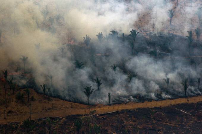Você está visualizando atualmente Bolsonaro determina por meio de decreto a proibição de queimadas por 60 dias
