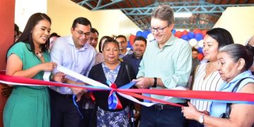 Wilson Lima entrega aos moradores do Tancredo Neves, escola que estava sendo construída desde 2014