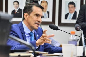 Read more about the article “Situação dos presídios de Manaus é insustentável”, afirma Sidney Leite