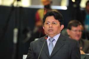 Read more about the article Sinésio Campos afirma que concorrerá a presidência estadual do PT