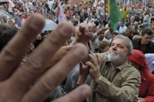 Leia mais sobre o artigo Lula diz que “seria um prazer sair da prisão e Moro e Deltan entrarem no lugar dele”