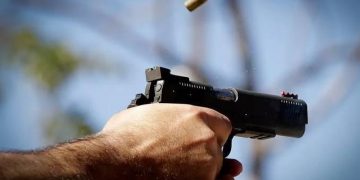 Pesquisa revela que posse de armas eleva em 14% o número de homicídios em casa