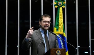 Leia mais sobre o artigo Plínio Valério pede que Bolsonaro vete projeto que altera o Fundo Eleitoral e Partidário
