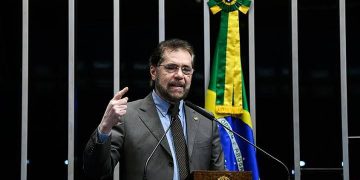 Plínio Valério pede que Bolsonaro vete projeto que altera o Fundo Eleitoral e Partidário