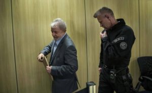 Read more about the article STJ aceita pedido de Lula e suspende julgamento sobre sítio de Atibaia no TRF-4
