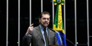Leia mais sobre o artigo ‘Tudo gira em torno de Lula’, afirma Plínio Valério sobre julgamento de 2° instância