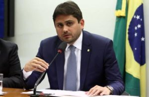 Leia mais sobre o artigo ‘Declarações graves’, diz presidente do Conselho de Ética da Câmara sobre fala de Eduardo Bolsonaro e novo AI-5