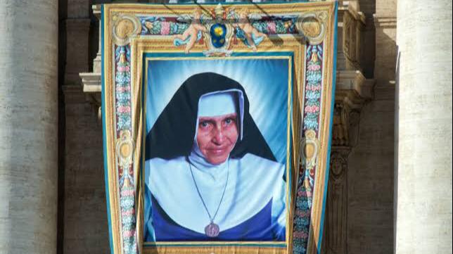 Você está visualizando atualmente Irmã Dulce é canonizada e se torna a primeira santa brasileira