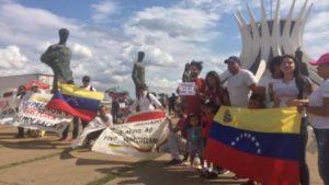Leia mais sobre o artigo Em apoio a Guaidó, venezuelanos protestam em Brasília contra Maduro 
