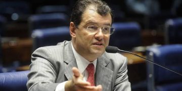 STF suspende julgamento de Eduardo Braga por prática de caixa 2