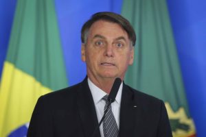 Leia mais sobre o artigo Bolsonaro: “Ladrão de celular tem que ir para o pau”