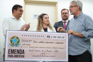 Leia mais sobre o artigo Wilson Lima reforça parceria com FCecon que garante fim da fila de espera por radioterapia no Amazonas