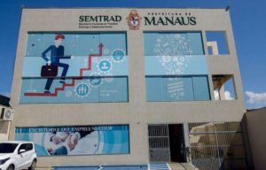 Leia mais sobre o artigo Sem licitação, esposa de secretário da prefeitura de Manaus ganha contrato de R$ 240 mil