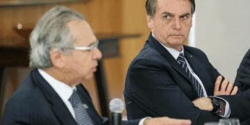 Bolsonaro elogia Guedes e diz ser feliz em “casamento” com o ministro