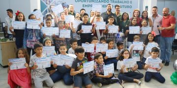 “Aprendendo Profissões” da Prefeitura de Manaus certifica 60 crianças participação em oficina de Inovação