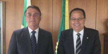 Ao lado de Silas, presidente Bolsonaro garante apoio à Zona Franca de Manaus