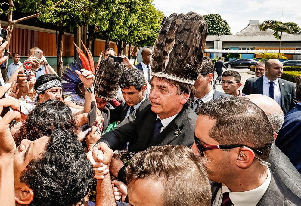 ‘Cada vez mais o índio é um ser humano igual a nós’, diz Bolsonaro