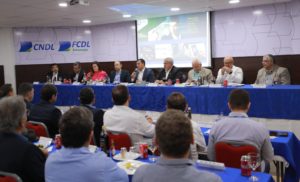 Leia mais sobre o artigo Wilson Lima apresenta perspectivas da gestão estadual para 2020 em encontro com empresariado na CDL