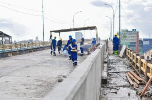 Leia mais sobre o artigo Recuperação da ponte do Educandos avança com 30 % da obra já executada 
