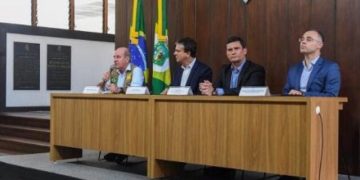 Ministros pedem aos policiais do Ceará que encerrem greve