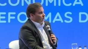 Read more about the article Maia volta a criticar Weintraub: ‘Ministro da Educação atrapalha o Brasil’ e é um ‘desastre’